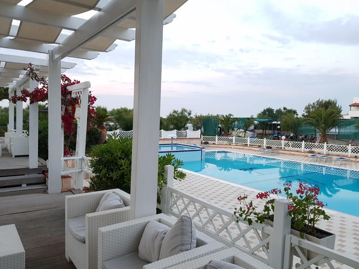 Villaggio Camping Oasi Vieste Bagian luar foto